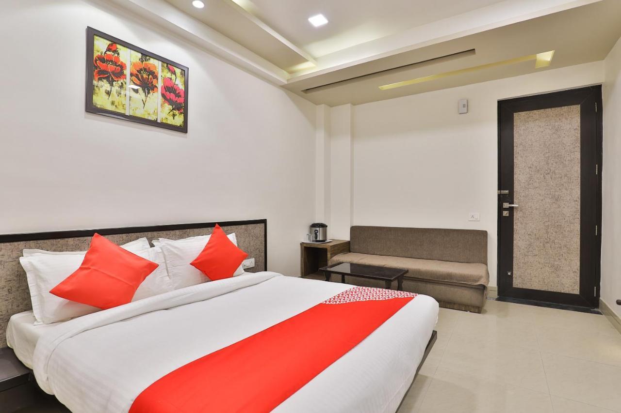 Oyo 23289 Hotel Anmol Palace Ahmedabad Esterno foto
