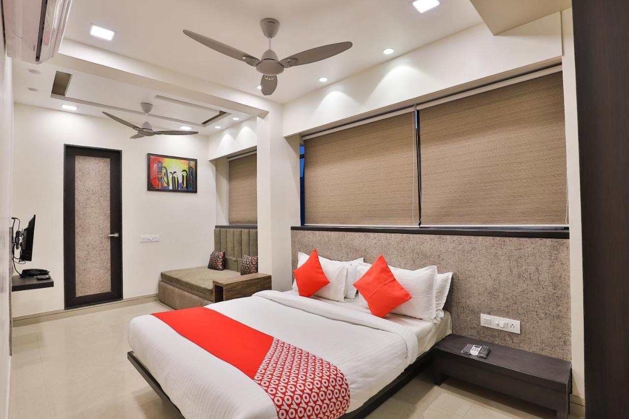 Oyo 23289 Hotel Anmol Palace Ahmedabad Esterno foto
