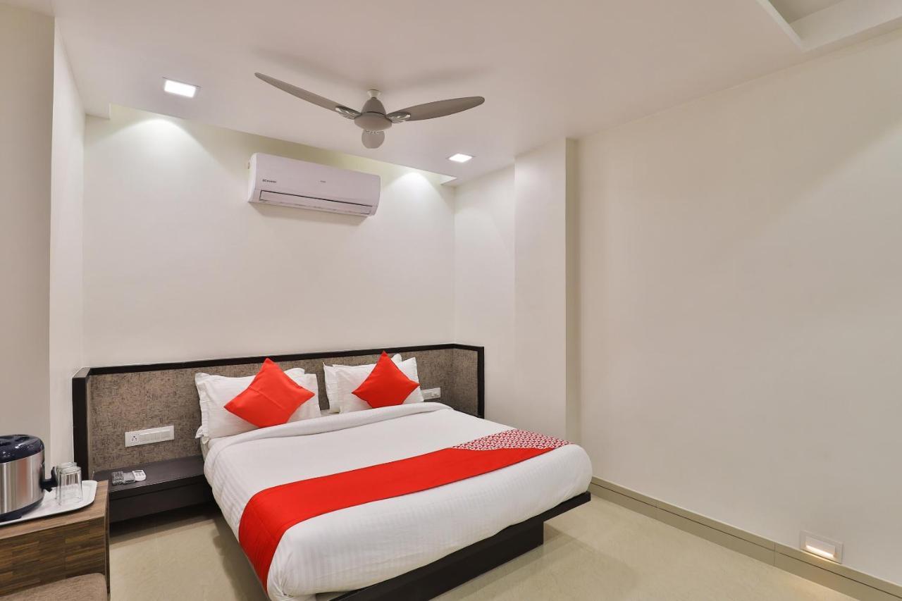Oyo 23289 Hotel Anmol Palace Ahmedabad Esterno foto