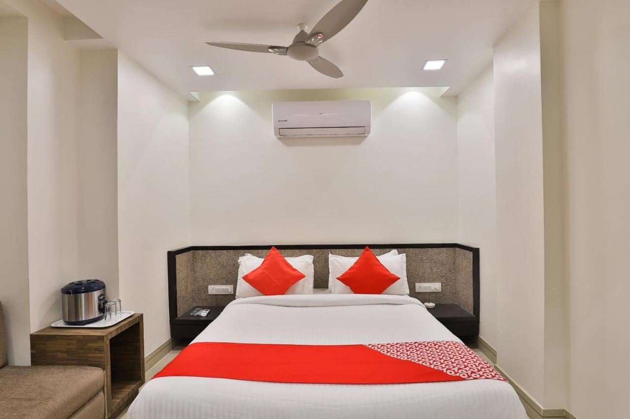 Oyo 23289 Hotel Anmol Palace Ahmedabad Esterno foto