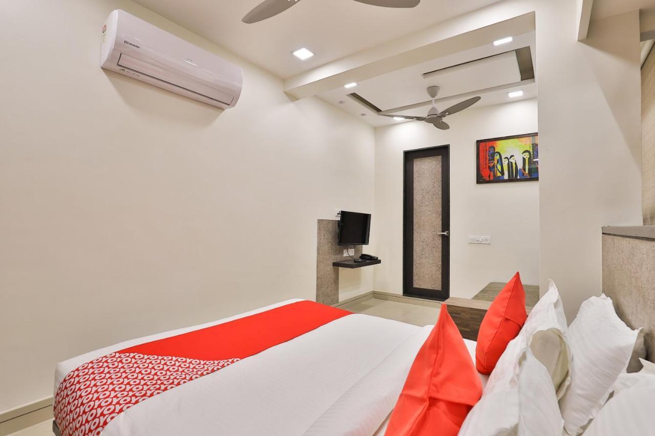 Oyo 23289 Hotel Anmol Palace Ahmedabad Esterno foto
