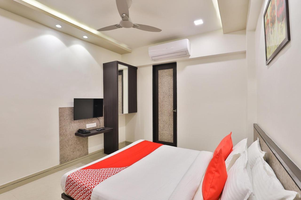 Oyo 23289 Hotel Anmol Palace Ahmedabad Esterno foto